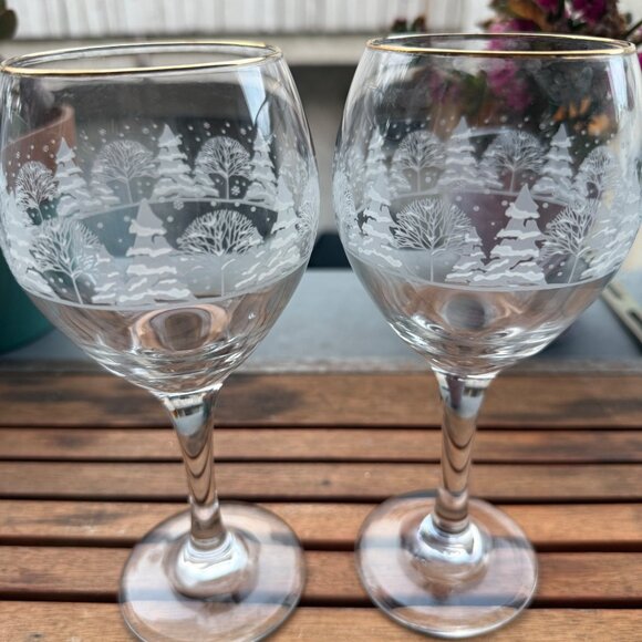 Vintage Crystal Libbey Etched Glass Wine Goblets With Gold Rim & Winter Wonderla - Picture 4 of 8